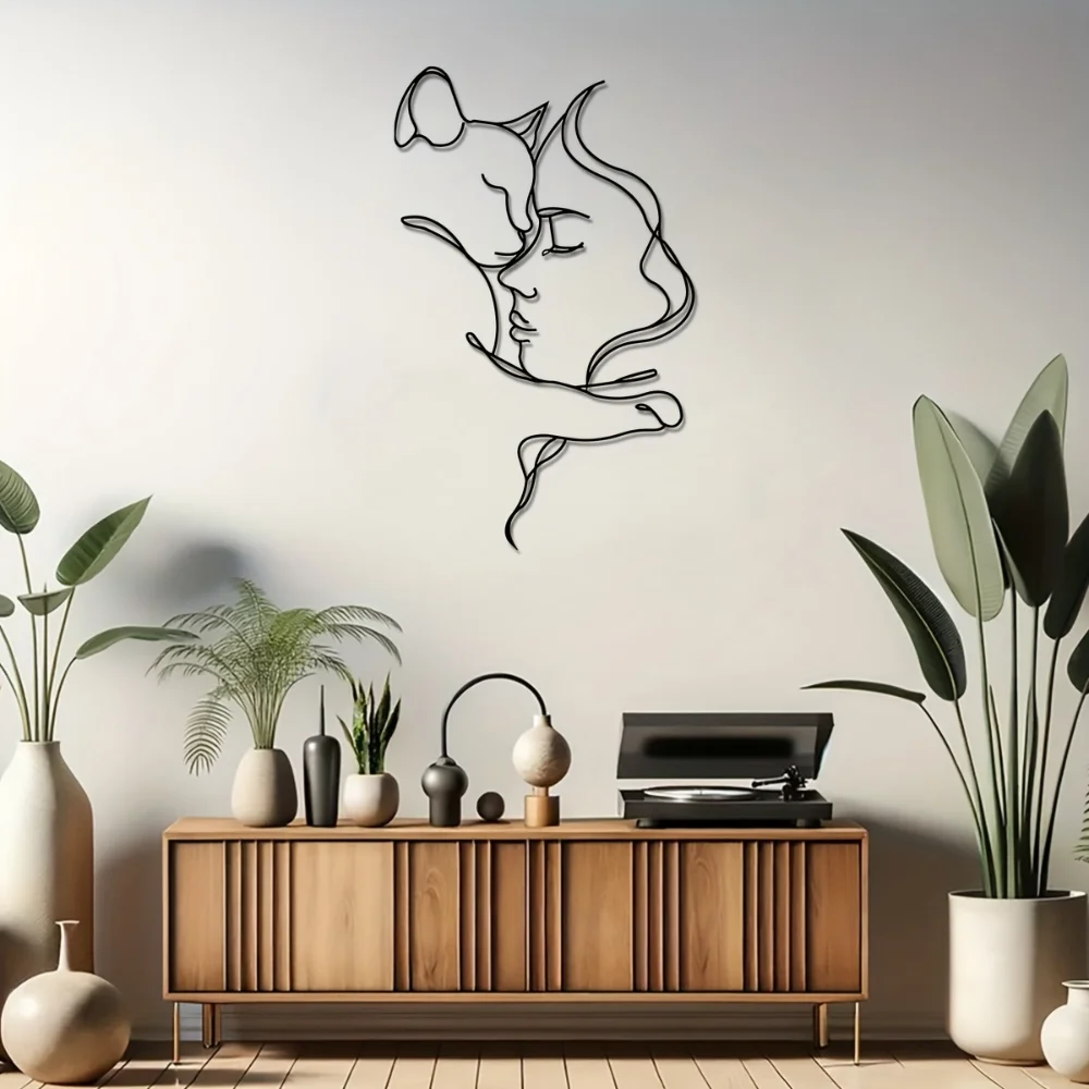 Sleek Black Cat and Woman Meta - Interior Design Women recensione e prezzo